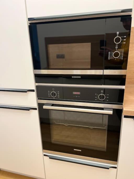 Apartman Holesovice,Balkon,Garaz Praag Buitenkant foto