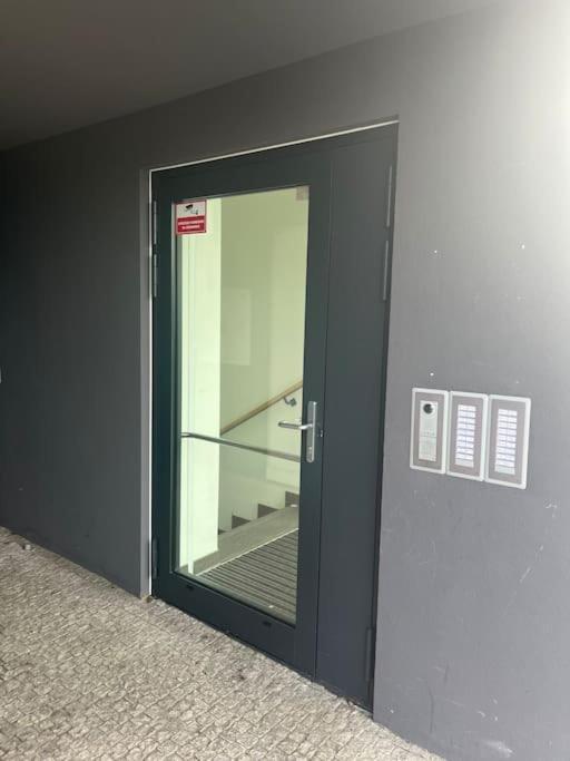 Apartman Holesovice,Balkon,Garaz Praag Buitenkant foto