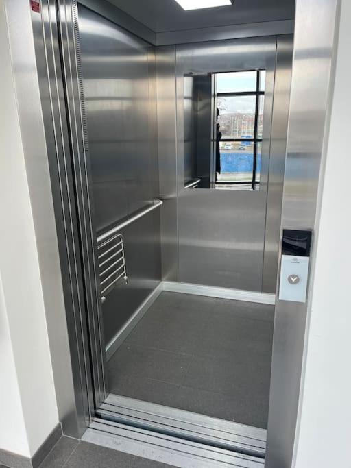 Apartman Holesovice,Balkon,Garaz Praag Buitenkant foto