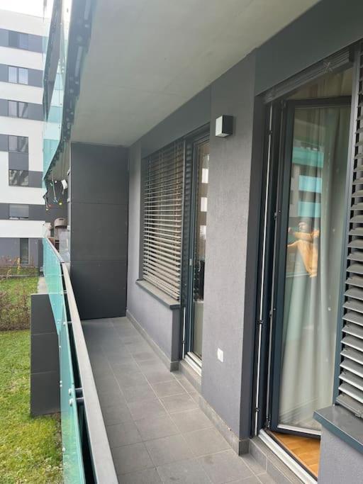 Apartman Holesovice,Balkon,Garaz Praag Buitenkant foto