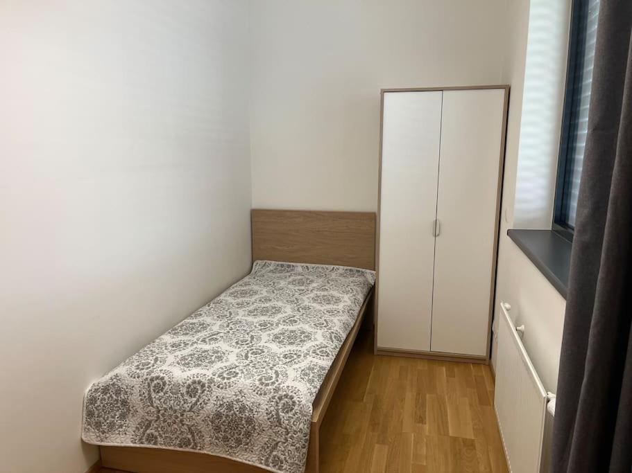 Apartman Holesovice,Balkon,Garaz Praag Buitenkant foto